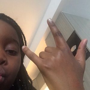 Meet your Posher, MalaÃ¯ka